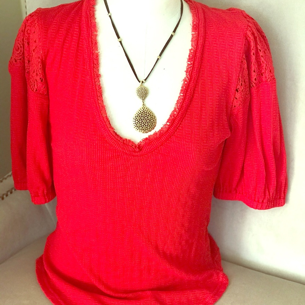 Free people puffy sleeve red top!